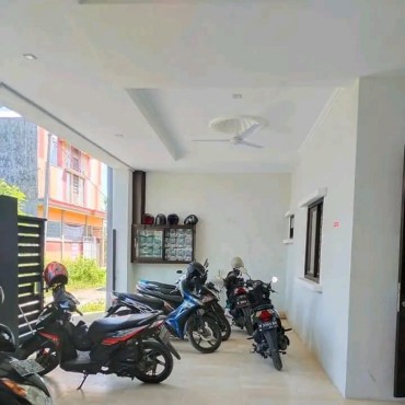 Sewa Rumah Kost Full Furniture Dan Fasilitas Dalam Kamar Samping Pagar Barat Universitas Trunojoyo Bangkalan